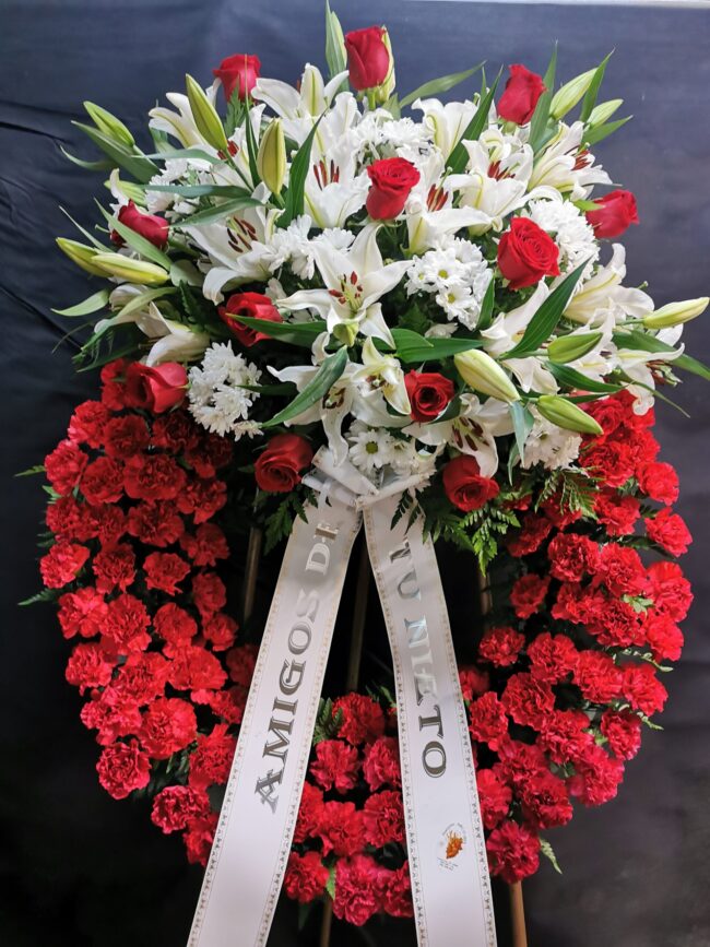 Corona de rosas rojas para funeral Asturias